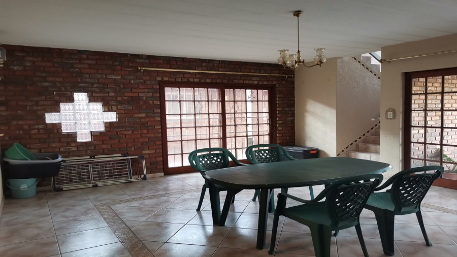 5 Bedroom Property for Sale in Miederpark North West